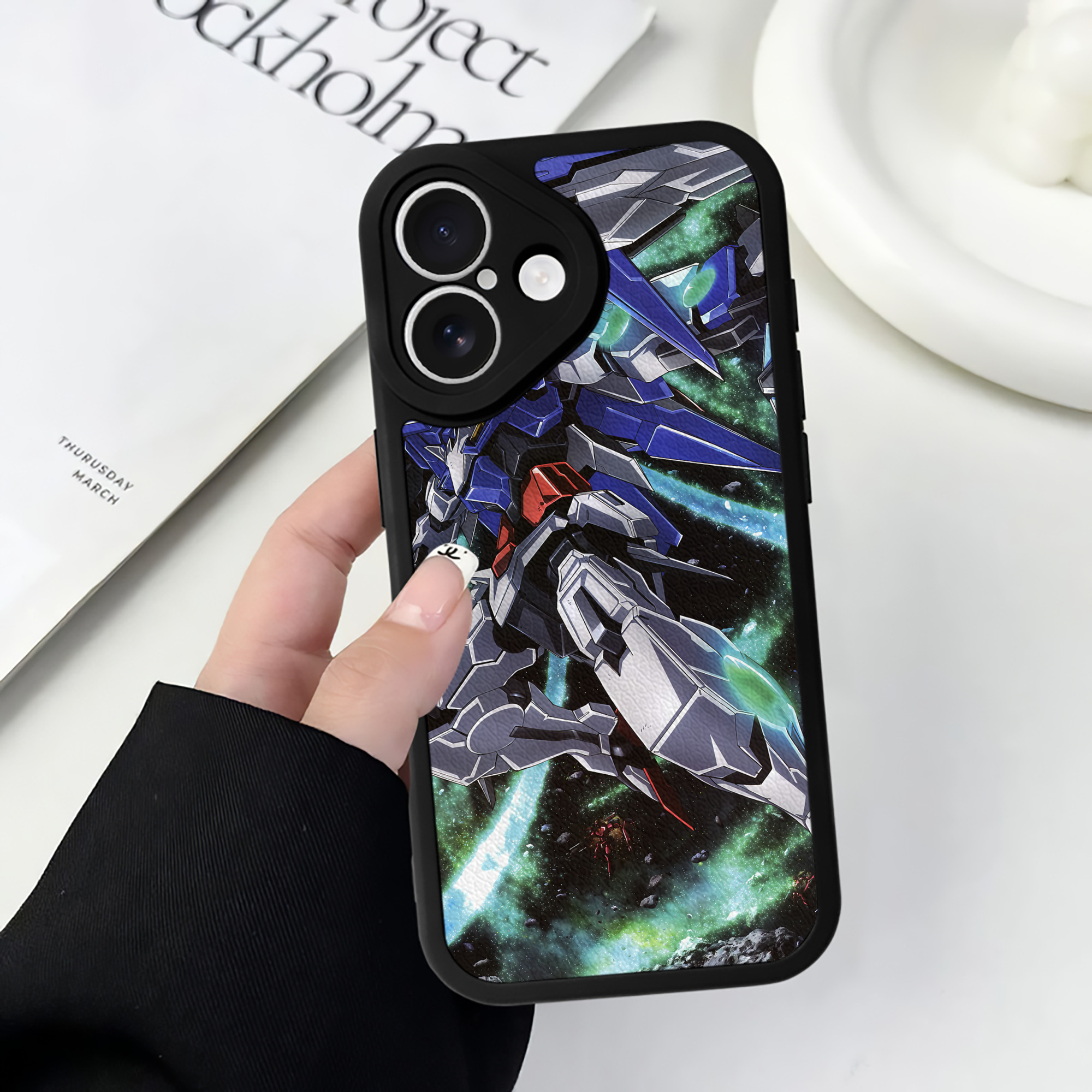 （画像用） 機動戦士ガンダム Mobile Suit Gundam 【iPhone 16シリーズ対応】シリコンスマホケース（レザー調） 材質：シリコン